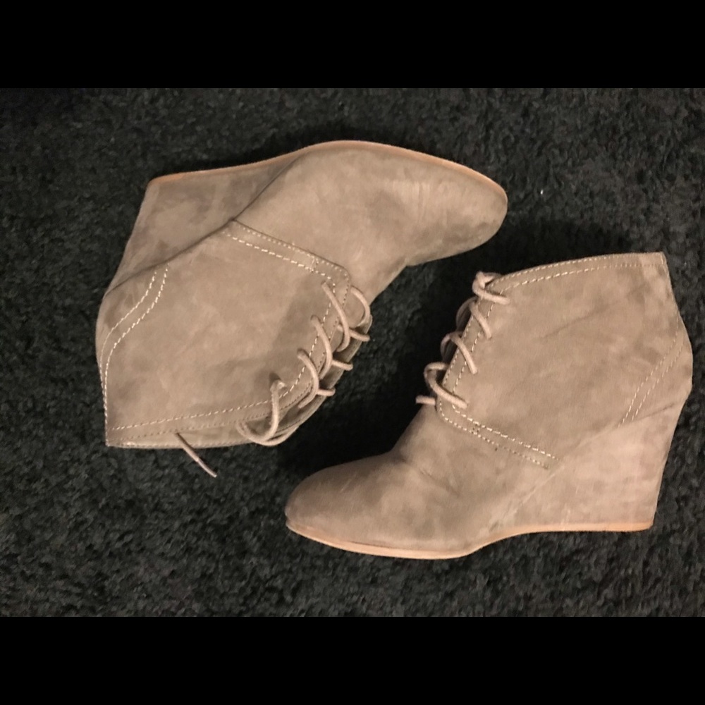 Size 9 taupe wedge bootie